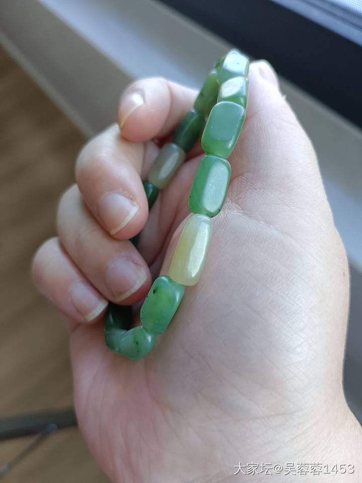 出碧玉随形手串_和田玉