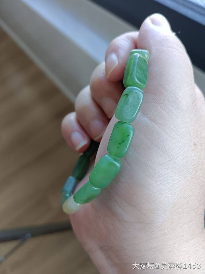 出碧玉随形手串_和田玉