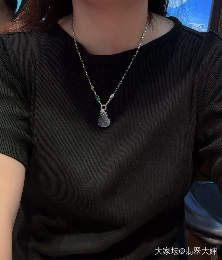 玻璃种简镶嵌大葫芦有上身照_翡翠