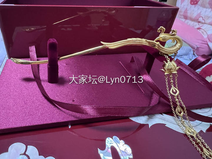 周大福小凤步摇_金