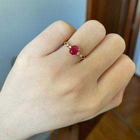 18k艳红色尖晶石戒指