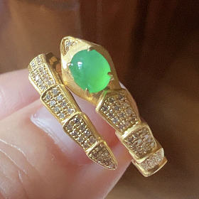 超美腻的18K金钻石镶嵌翡翠戒指
