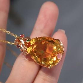 18k金镶嵌黄水晶吊坠，主石:29.5ct