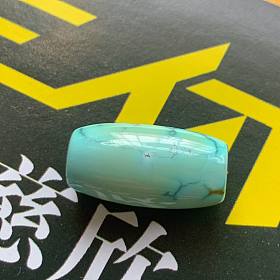 260包邮亏出一个3g多的绿松石桶珠和2个绿松小元宝等配件，配串很提色的
