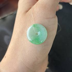 巨亏清小东西！冰糯白底青阳绿翡翠平安扣