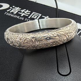 出白银传喜鹊登梅