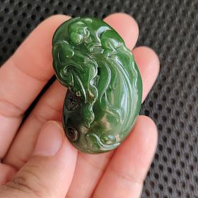碧玉手工雕刻特色吊坠，聚红皮料