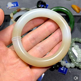 和田籽料糖白手镯