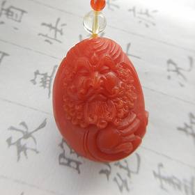 出一个原矿保山南红吊坠，达摩祖师，带国检证书