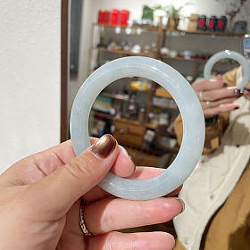 淡晴蓝底翡翠手镯58大圆条