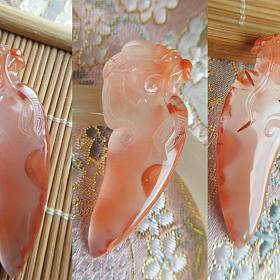 南红玛瑙雕刻龙牙一枚，原矿无纹裂