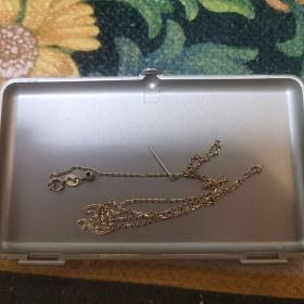 18k黄可调节针式链，50长，全新2.6克，克价710出，