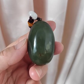 和田玉沙枣青天然原石吊坠