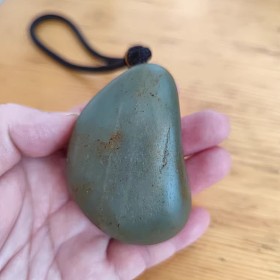 和田玉青玉籽料修形把件