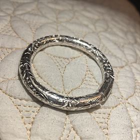 木匣集雕花开口镯