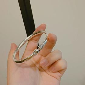 我有个全新的小金匠的小精灵银镯55.5圈，想换个金匠家的莲蓬银镯。有姐妹想换吗