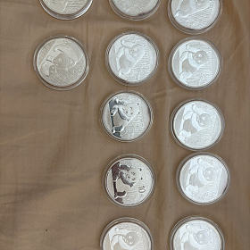 出熊猫币10个克价28，🐟：creatorji，微信：15162764536