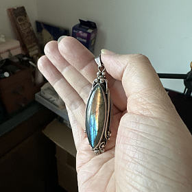 银料价出925银镶嵌拉长石吊坠