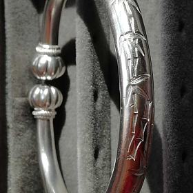 出个不是全新的小珍蒜头竹 银镯