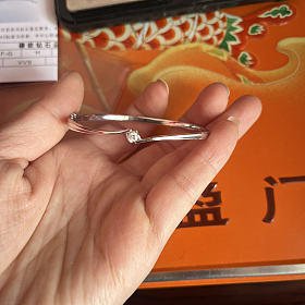 周大福带钻首饰