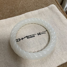 降价出一只绞丝美镯