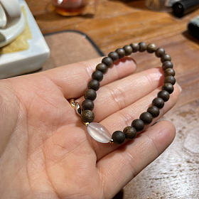 高冰荧光半枣珠沉香手串