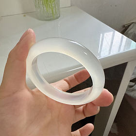超美纯白料子玉髓手镯57圈口