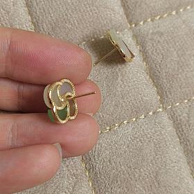 和田玉耳饰，很有特色