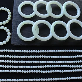 和田玉俄巴沙白镯手串项链