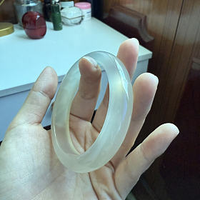 半价出一只马达加斯加蜂蜜水玉髓60圈口