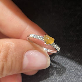 18K天然钻无烧荧光黄翡戒指