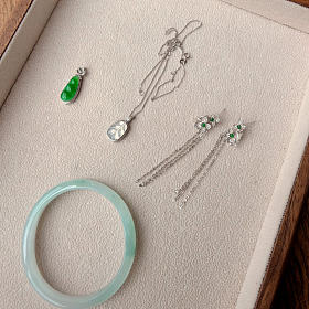 出几个自珍小精品翡翠