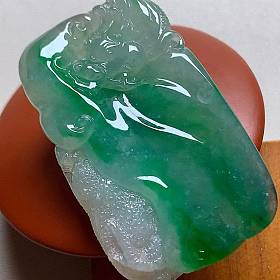 佳人美玉冰种阳绿龙牌