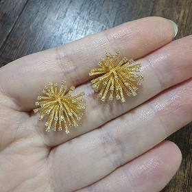 仅试戴梦金园烟花耳钉