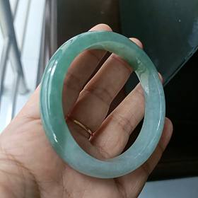 出翡翠手镯