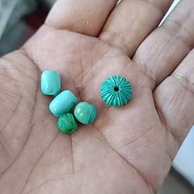 几个原矿绿松石小配件，包原矿