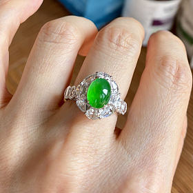 三枚小万的有种有色的绿蛋面戒指💍