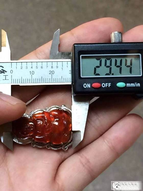 来个少见的完美冰红翡翠观音冰红少见_挂件翡翠