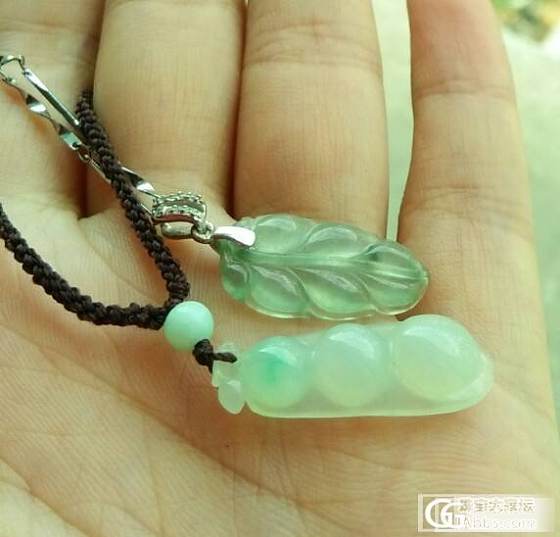 两个大小的差不多的翡翠，大家觉得哪个好看？_挂件翡翠