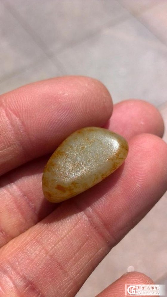 洒红皮细腻特浅色青白玉手链籽_青白玉和田玉