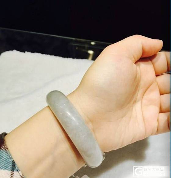 烦请各位专家估价～多少钱可以买～确定是A货(附上手图）_翡翠