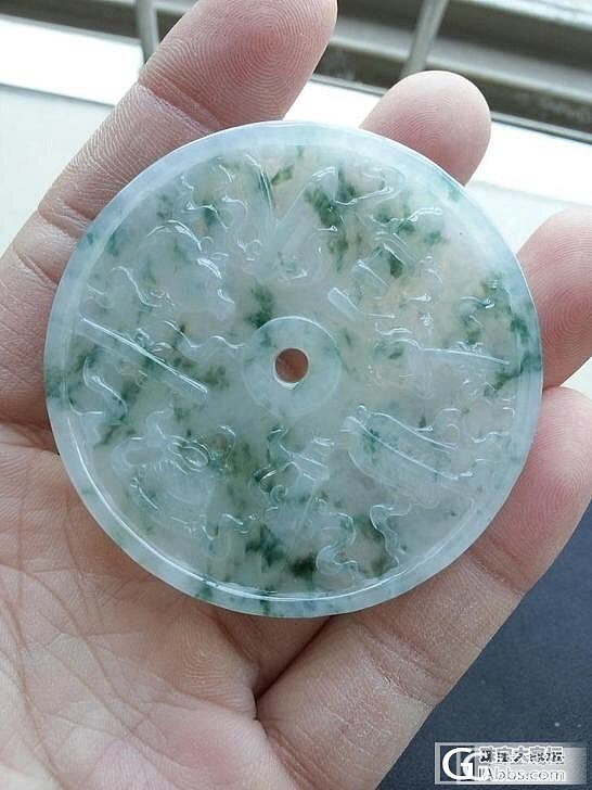 求助大家买哪个 牌子和把件 求选择_翡翠