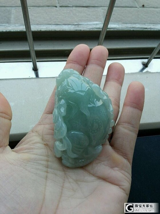 求助大家买哪个 牌子和把件 求选择_翡翠
