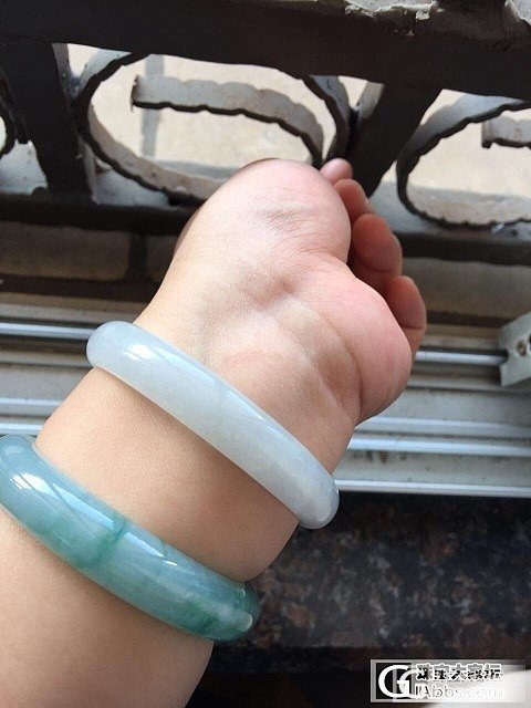 白冰翡翠小清新镯子_翡翠