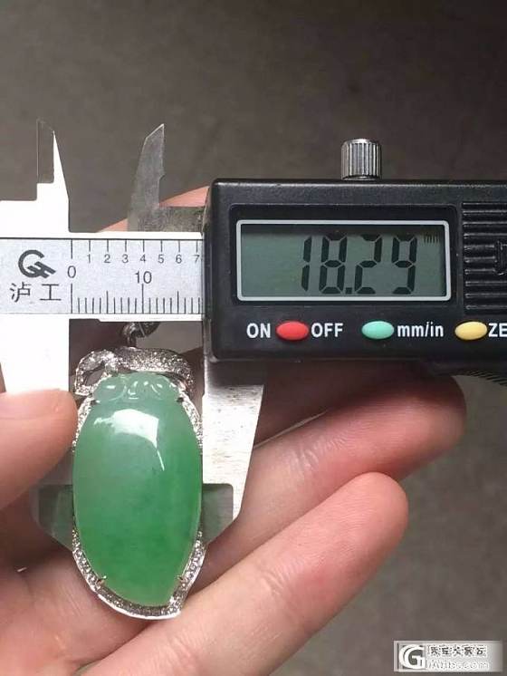 浅绿色完美饱满福瓜漂亮_挂件翡翠