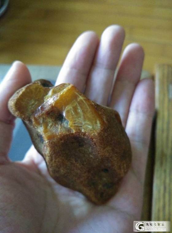 这2块原石留哪个好呢？_原石蜜蜡