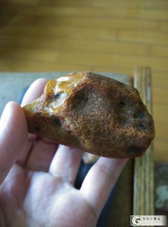 这2块原石留哪个好呢？_原石蜜蜡