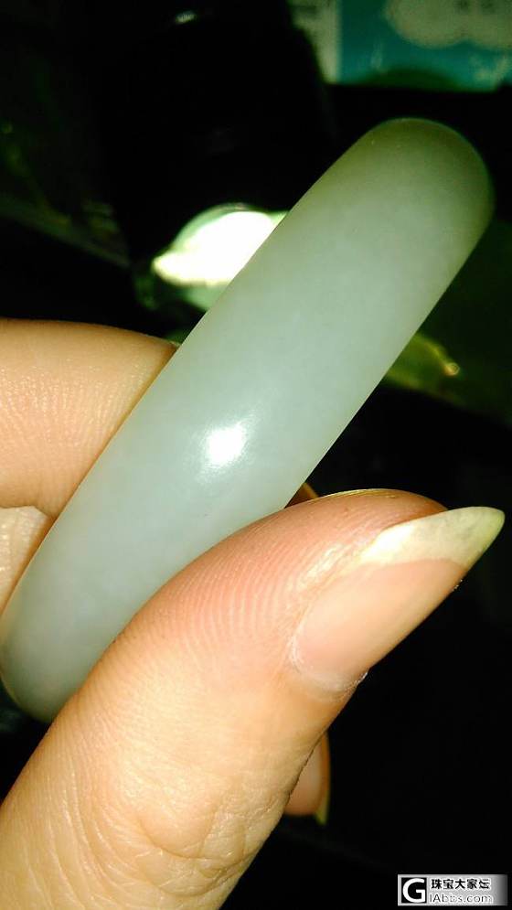 新手刚入一款青白玉镯。_青白玉