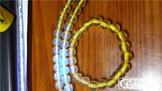 给大家看两串金珀手链，大家踊跃发表意见啊_珠串琥珀