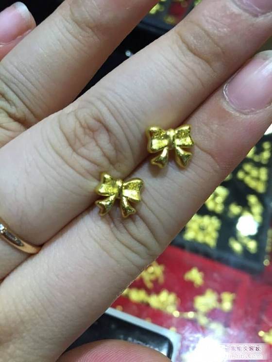 黄金展销会，千足金硬金285一克，普通265一克_金